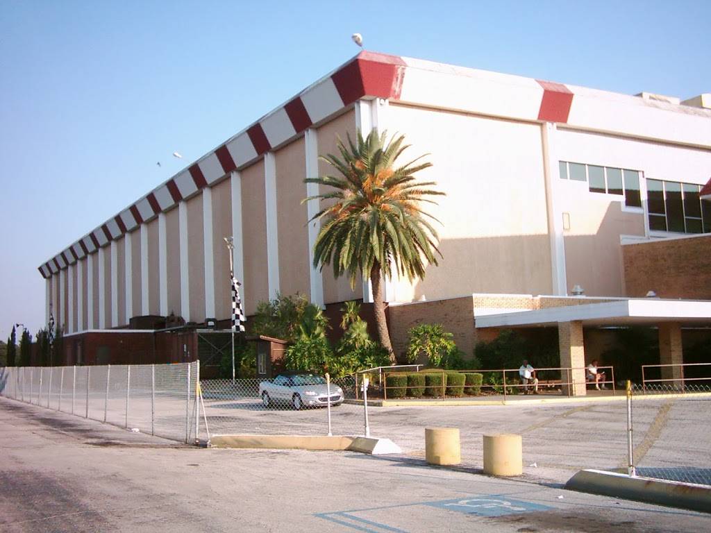 Tampa Greyhound Track | restaurant | 8300 N Nebraska Ave, Tampa, FL 33604, USA | 8139324313 OR +1 813-932-4313