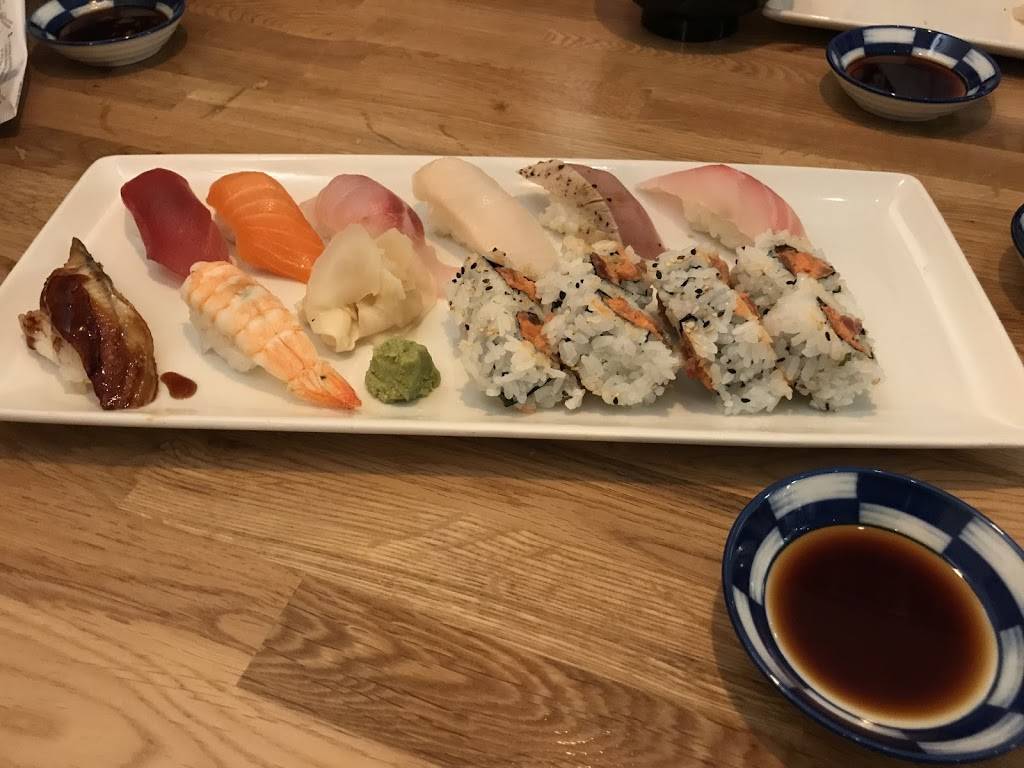 Hoshi Sushi | restaurant | 2960 Artesian Rd #112, Naperville, IL 60564, USA | 6305368273 OR +1 630-536-8273