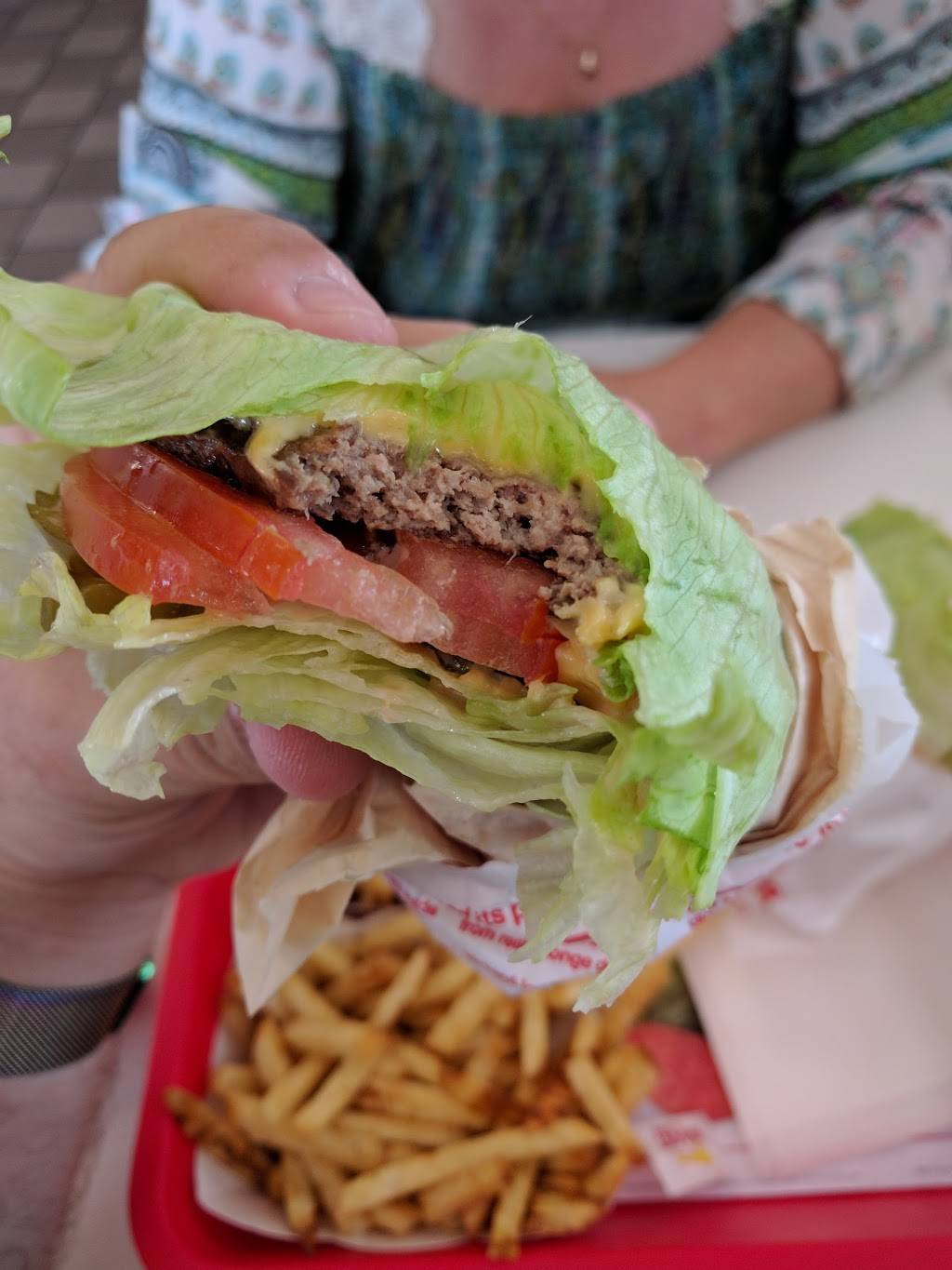 In-N-Out Burger | restaurant | 26401 Bouquet Canyon Rd, Santa Clarita, CA 91350, USA | 8007861000 OR +1 800-786-1000