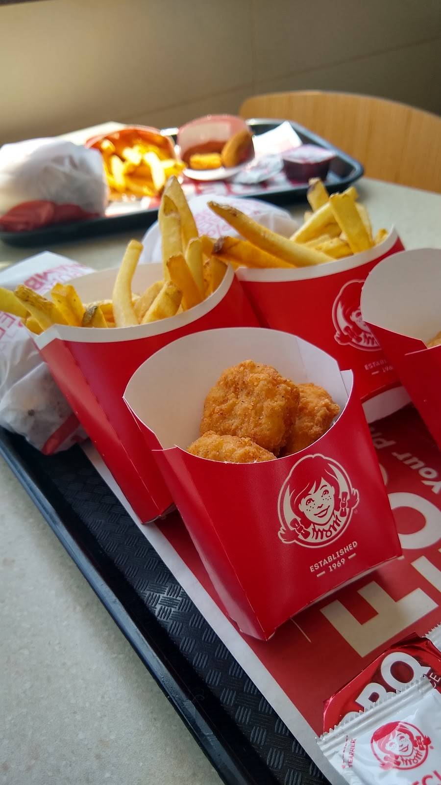 Wendys | restaurant | 1959 W Lacey Blvd, Hanford, CA 93230, USA | 5595844895 OR +1 559-584-4895