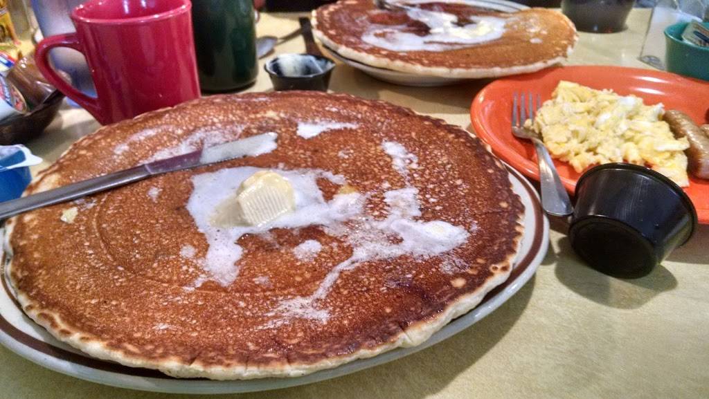 Roadside Restaurants | restaurant | 306 2nd St NE, Aitkin, MN 56431, USA | 2189272113 OR +1 218-927-2113