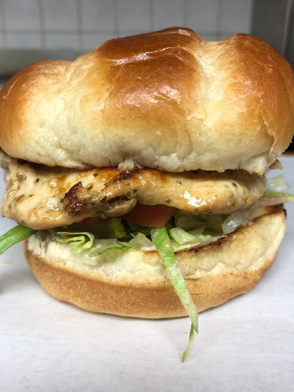 Mickeys Hot Dogs | restaurant | 6800 W 111th St, Worth, IL 60482, USA | 7083614055 OR +1 708-361-4055