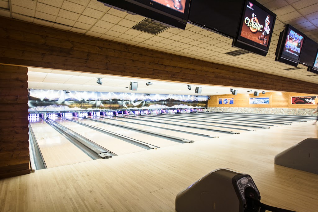 Alpine Lanes and Avalanche Grill | restaurant | S80 W18700 Apollo Dr, Muskego, WI 53150, USA | 2626791250 OR +1 262-679-1250