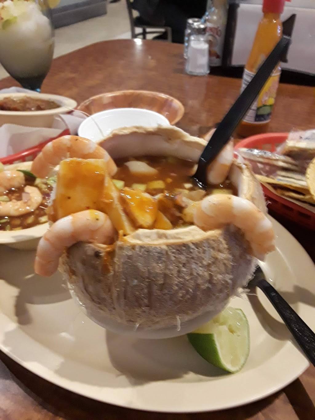 Las Nuevas Islas | restaurant | 1438 W Foothill Blvd, Rialto, CA 92376, USA | 9092379010 OR +1 909-237-9010