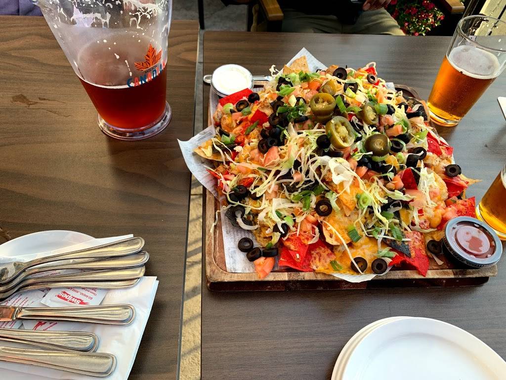 Failte Irish Pub | restaurant | 201 City Centre Dr, Mississauga, ON L5B 4E4, Canada | 9052762212 OR +1 905-276-2212