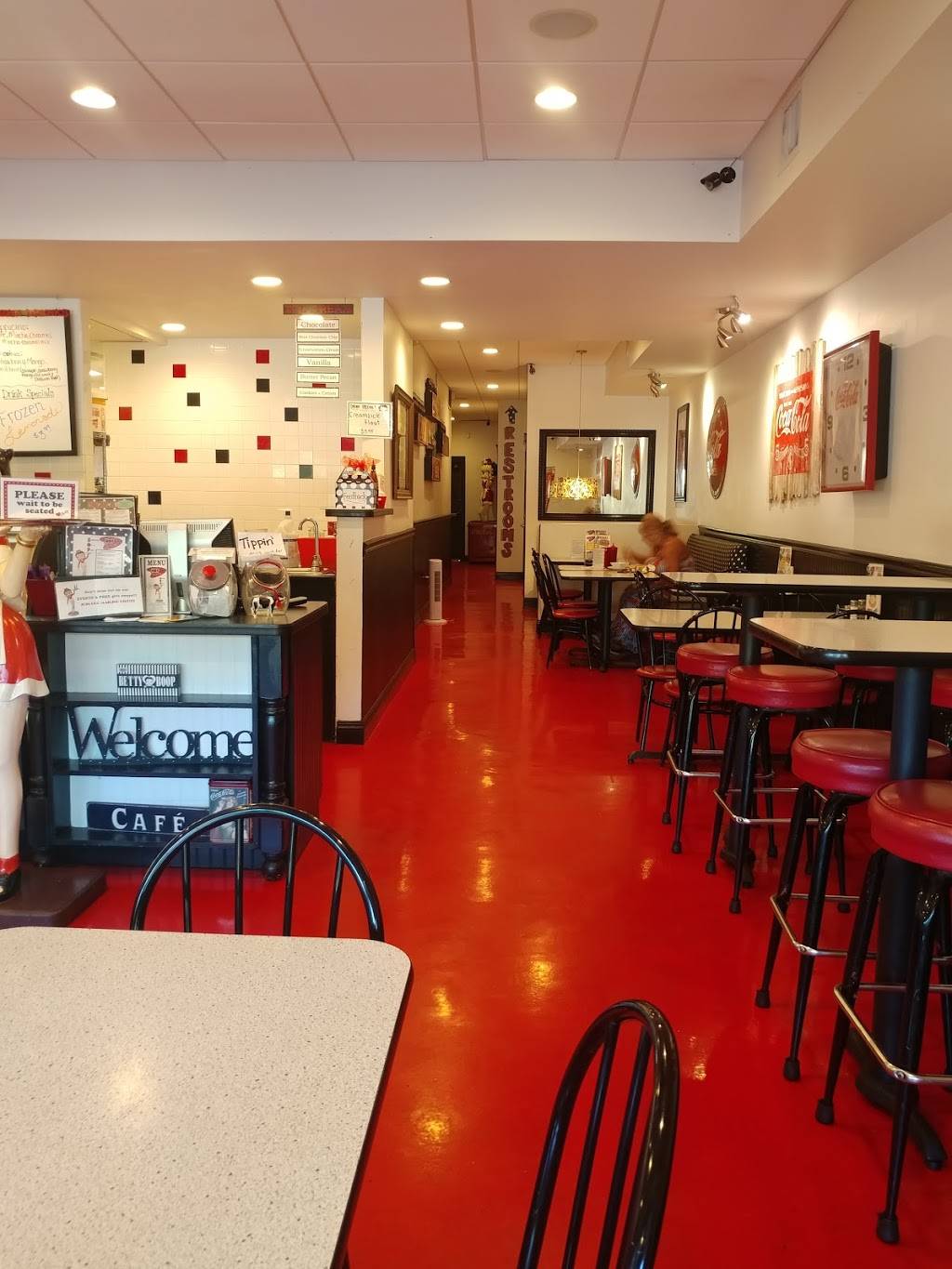 The Hop Stop Diner | restaurant | 7013 N 58th Ave, Glendale, AZ 85301, USA | 6239150100 OR +1 623-915-0100