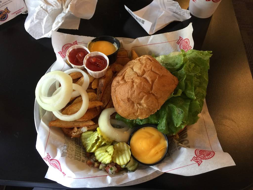 Fuddruckers | restaurant | 14000 Foulger Square, Woodbridge, VA 22192, USA | 5716596284 OR +1 571-659-6284