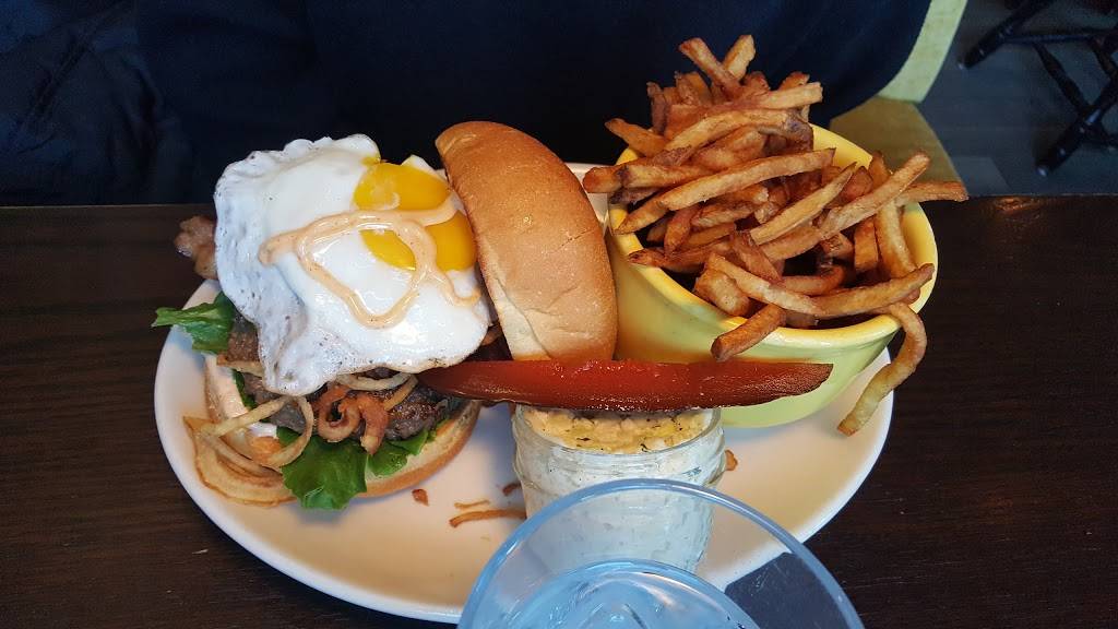 La Belle & La Boeuf - Burger Bar | restaurant | 7999 Boulevard des Galeries dAnjou, Anjou, QC H1M 1W9, Canada | 5143552525 OR +1 514-355-2525