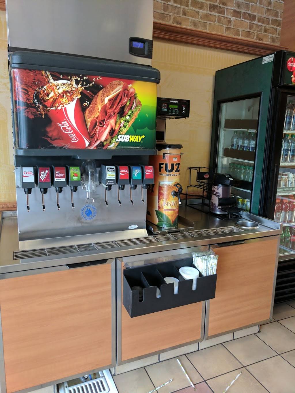 Subway | restaurant | 2508 Las Posas Road, Square Suite B, Camarillo, CA 93010, USA | 8059870198 OR +1 805-987-0198