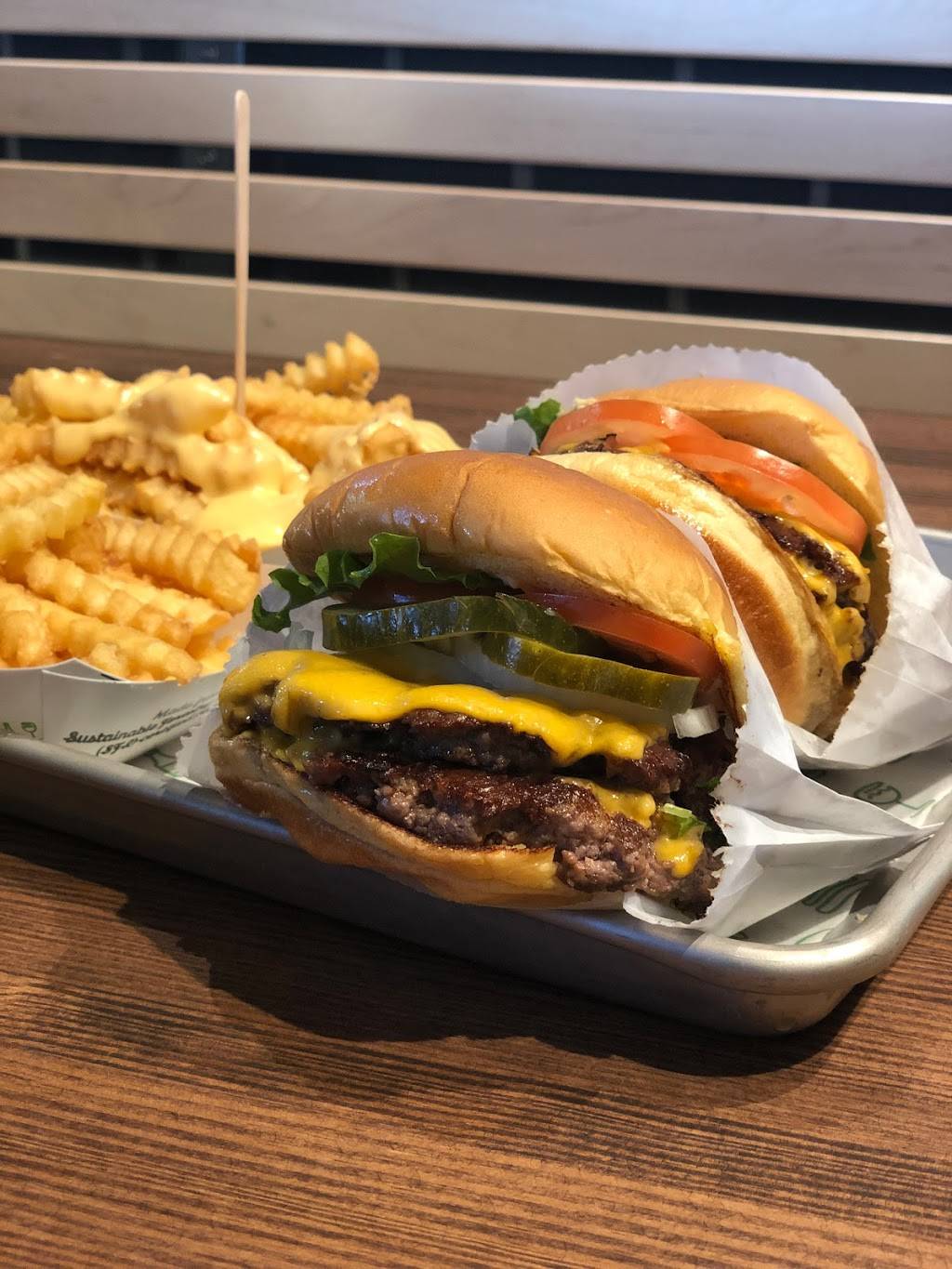 Shake Shack | restaurant | 120 Promenade Way Suite A, Thousand Oaks, CA 91362, USA | 8053095941 OR +1 805-309-5941