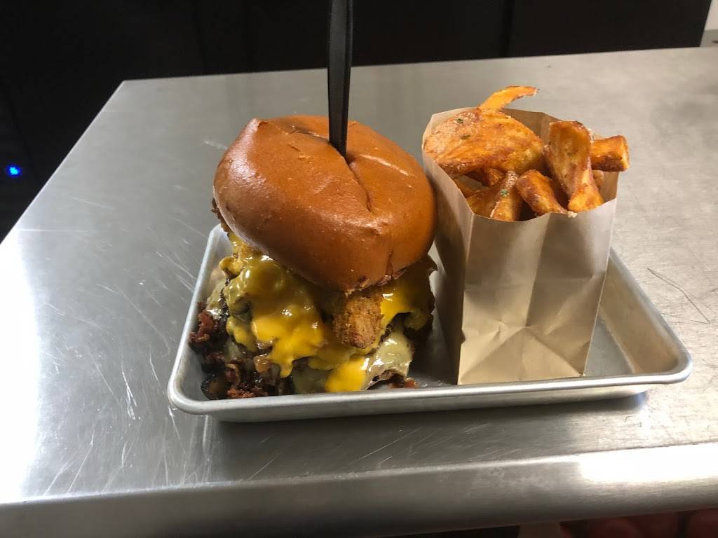The Dive Burgers and Brews | restaurant | 5050 Rocklin Rd a11, Rocklin, CA 95677, USA | 9168241411 OR +1 916-824-1411