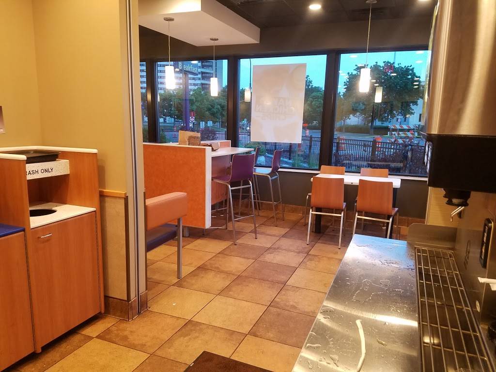 Taco Bell | meal takeaway | 1931 Minnehaha Ave, Minneapolis, MN 55404, USA | 6123700024 OR +1 612-370-0024