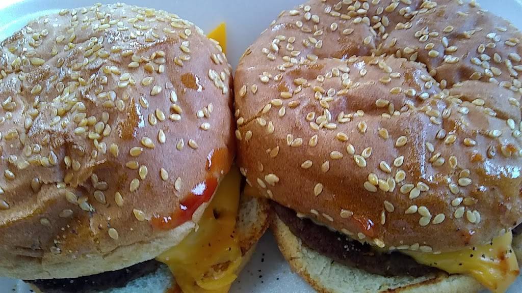 L A Coney Restaurant | restaurant | 1700 E McNichols Rd, Detroit, MI 48203, USA | 3138925552 OR +1 313-892-5552