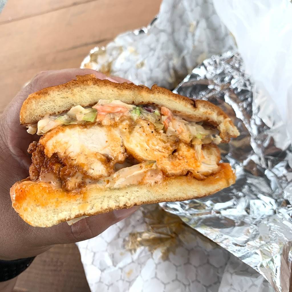 Micos Hot Chicken | restaurant | 1603 N Durham Dr, Houston, TX 77008, USA | 7134346133 OR +1 713-434-6133