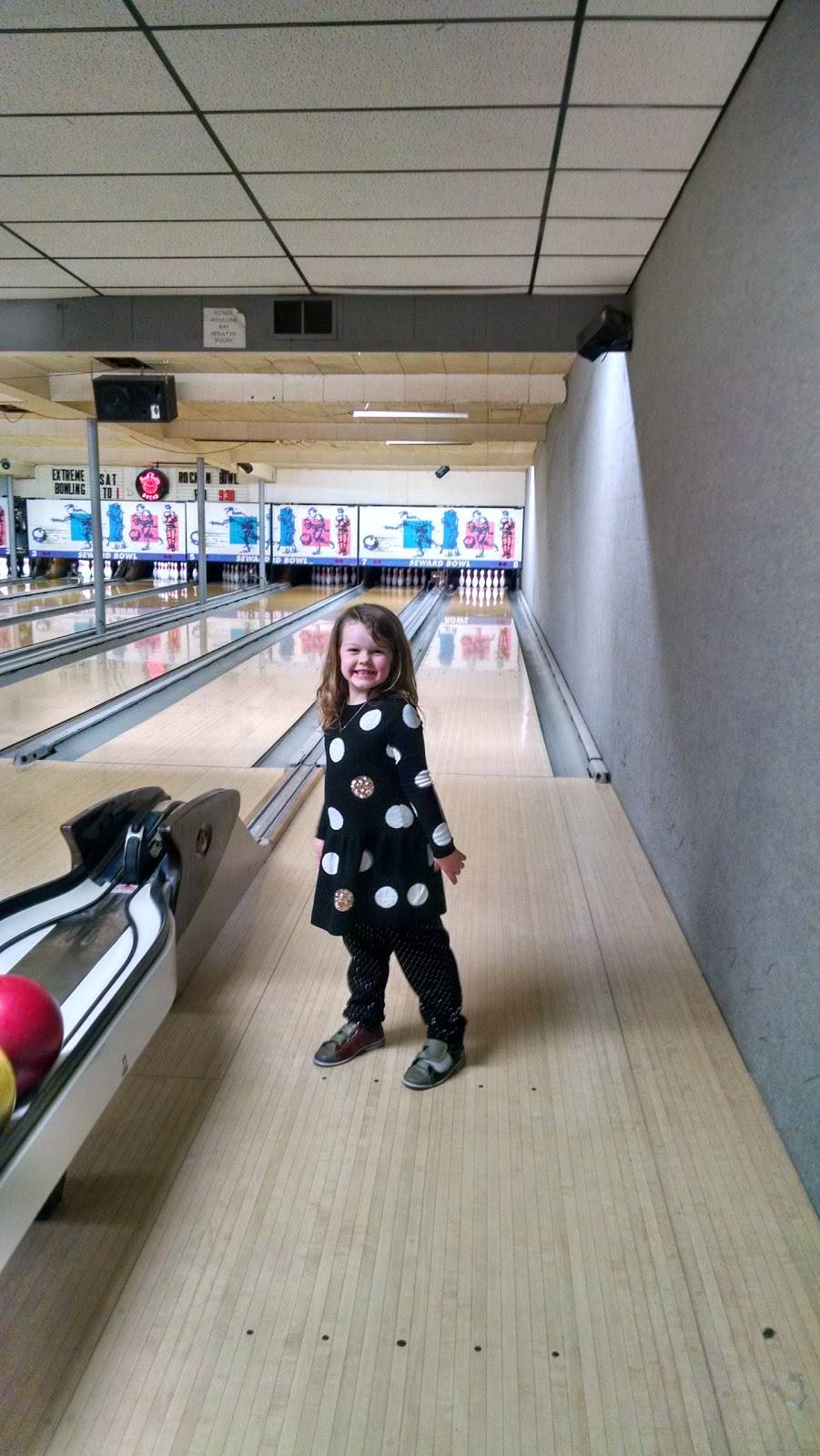 Spare Time Lounge | restaurant | 123 S 4th St, Seward, NE 68434, USA | 4026433898 OR +1 402-643-3898