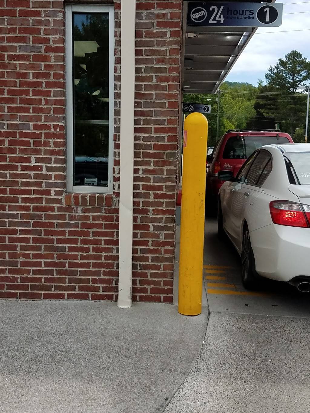 McDonalds | cafe | 1936 US-411, Vonore, TN 37885, USA | 4238843690 OR +1 423-884-3690