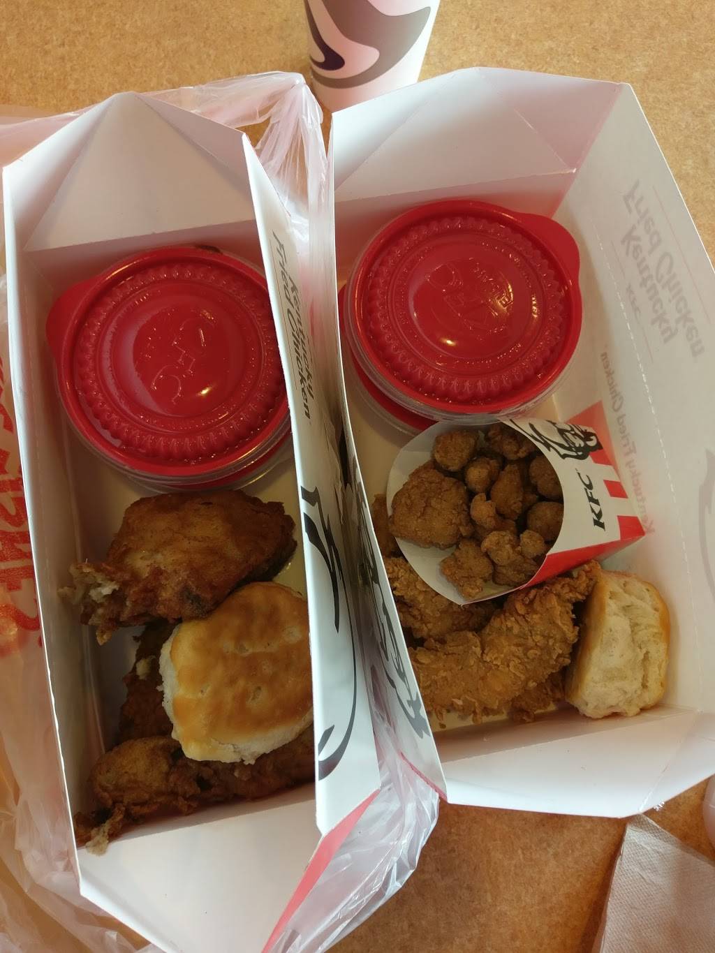 KFC | restaurant | 201 E Hirst Rd, Purcellville, VA 20132, USA | 5403383939 OR +1 540-338-3939