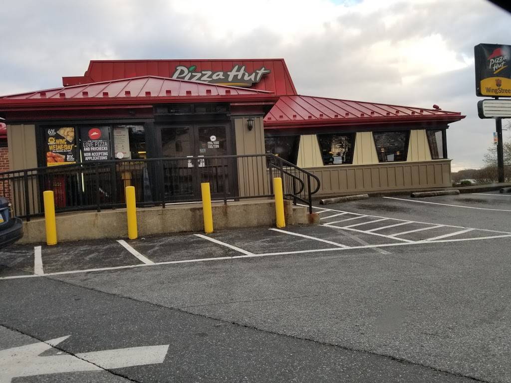 Pizza Hut | restaurant | 4483 N Front St, Harrisburg, PA 17110, USA | 7172386543 OR +1 717-238-6543