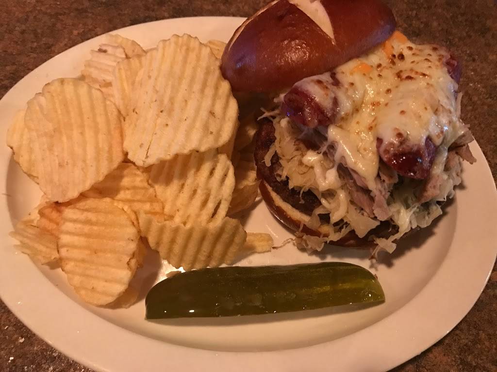 Mountain Bay Bar & Grill | restaurant | 104 S Wisconsin St, Pulaski, WI 54162, USA | 9208228705 OR +1 920-822-8705