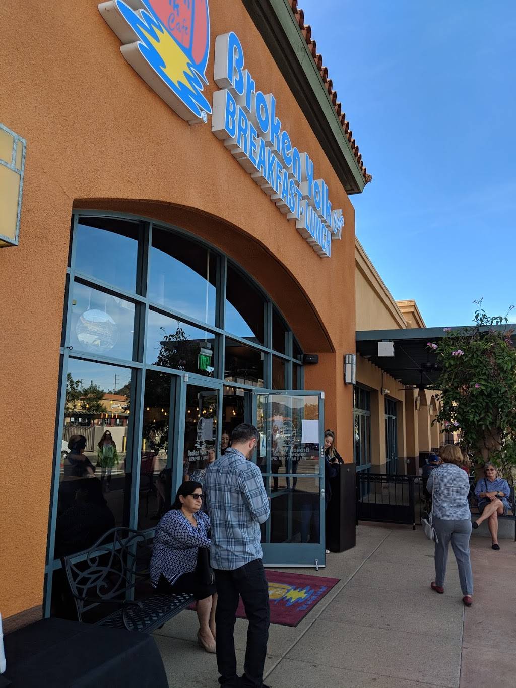 The Broken Yolk Cafe | restaurant | 2963 Jamacha Road, El Cajon, CA 92019, USA | 6198259975 OR +1 619-825-9975