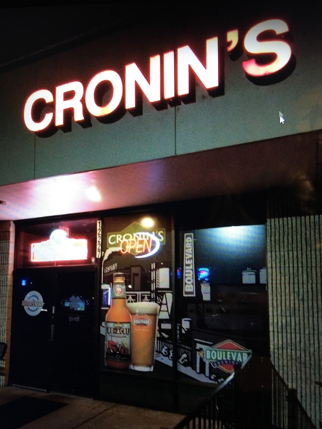 Cronins Bar & Grill | night club | 12227 W 87th St Pkwy, Lenexa, KS 66215, USA | 9133221000 OR +1 913-322-1000