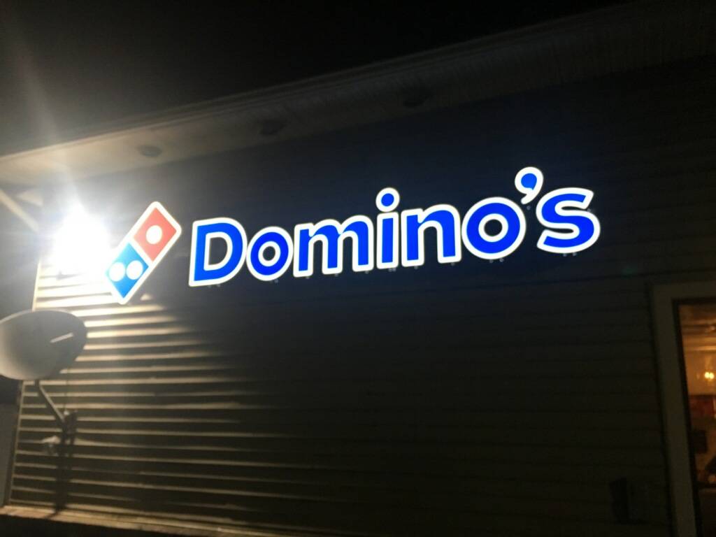 Dominos pizza | restaurant | 33 Railroad Square, Newport, VT 05855, USA | 8026731333 OR +1 802-673-1333