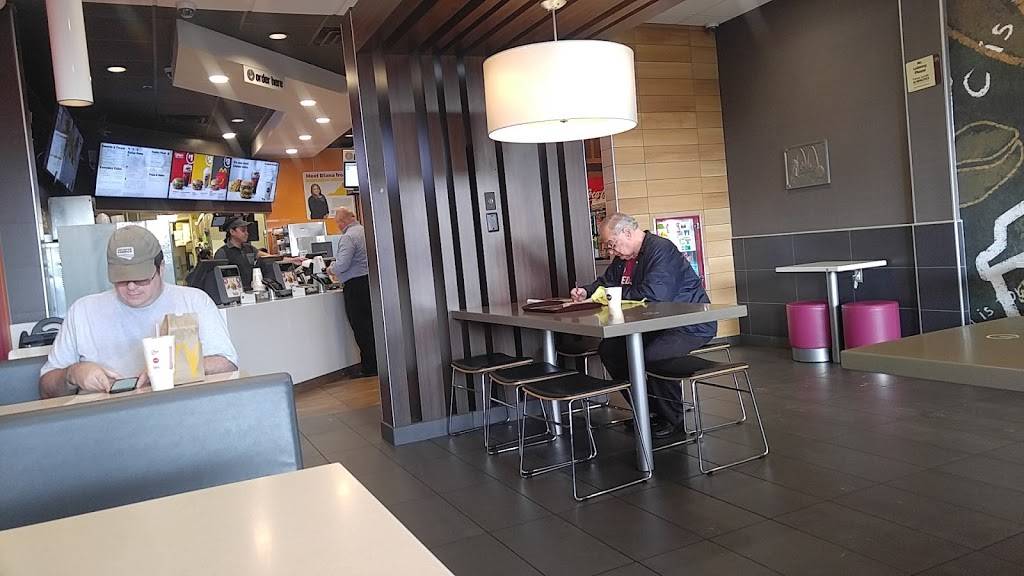McDonalds | cafe | 7580 Telegraph Rd, Alexandria, VA 22315, USA | 7039224724 OR +1 703-922-4724