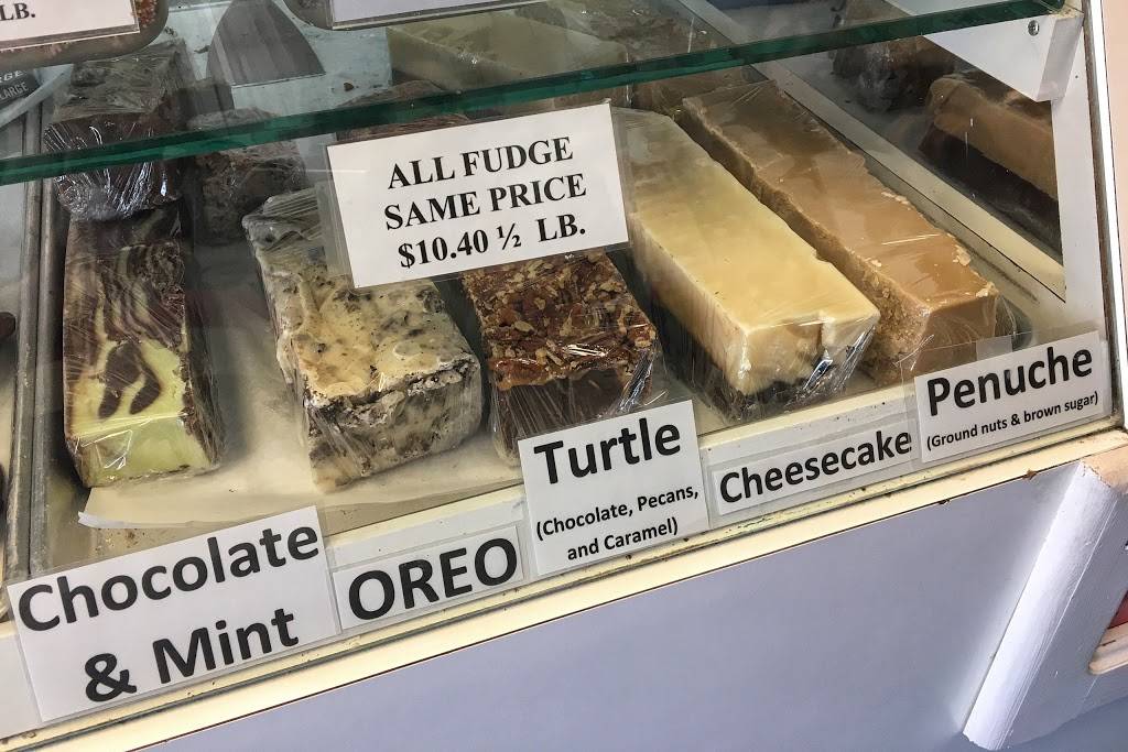 The Fudge Company | restaurant | 67 Main St, Southampton, NY 11968, USA | 6312838108 OR +1 631-283-8108