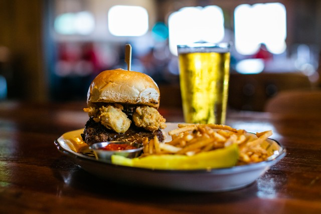 The Old Causeway Steak & Oyster House | restaurant | 1201 E Bay Ave, Manahawkin, NJ 08050, USA | 6094881327 OR +1 609-488-1327