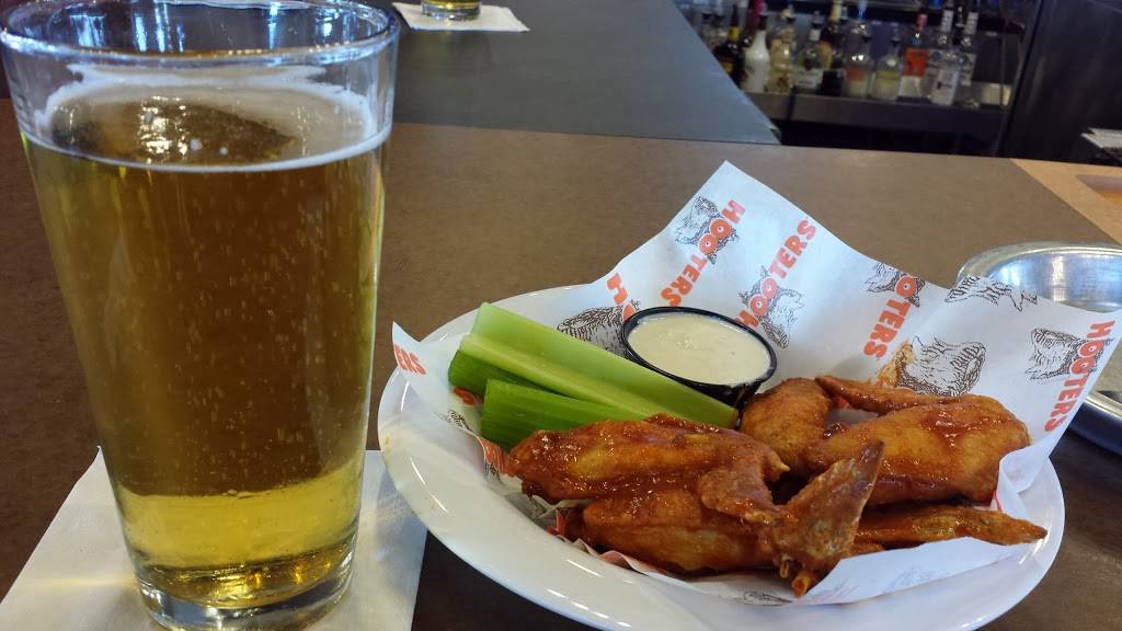 Hooters | meal takeaway | 5912 Brainerd Rd, Chattanooga, TN 37421, USA | 4234998668 OR +1 423-499-8668