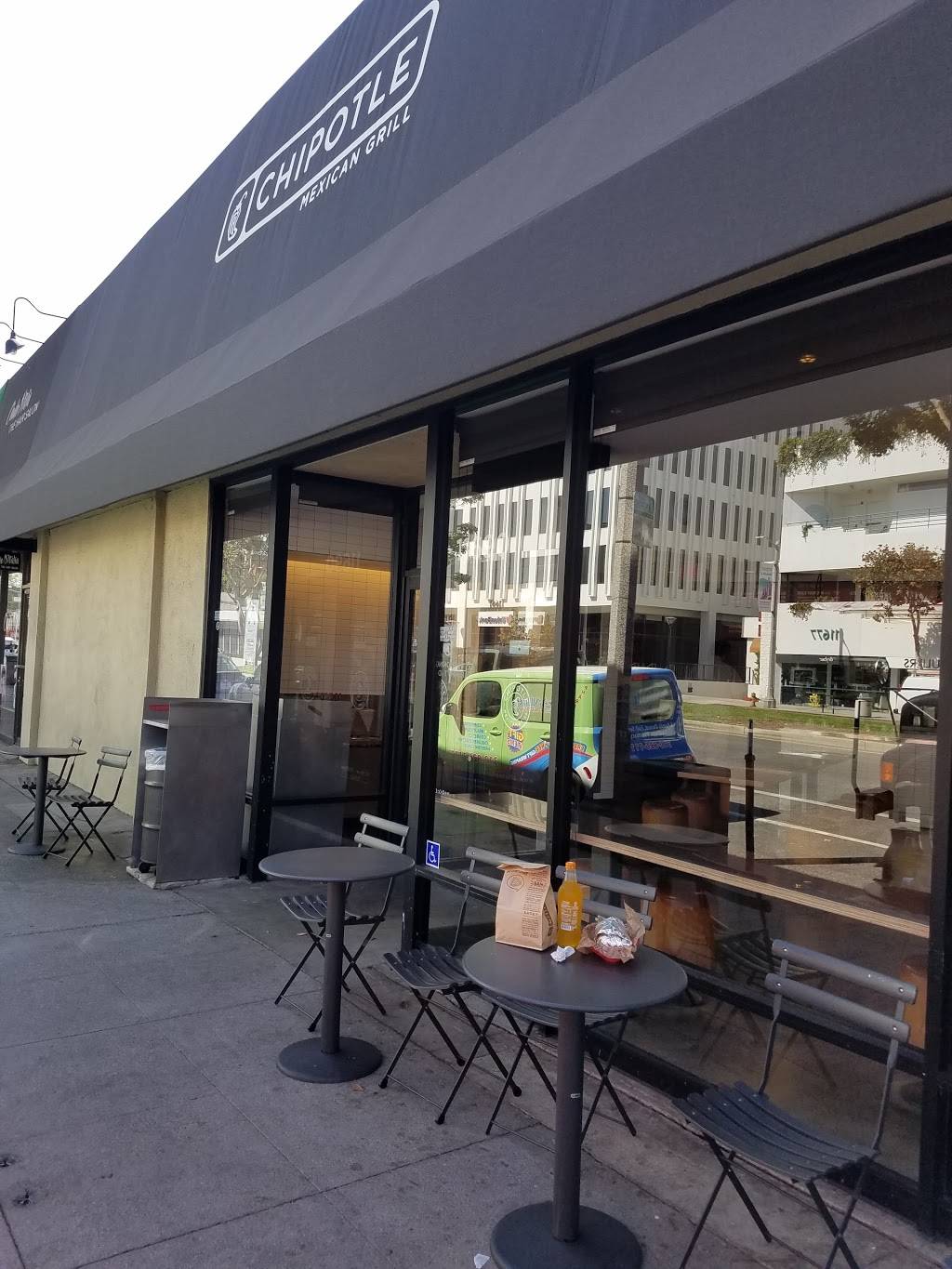 Chipotle Mexican Grill | restaurant | 11690 San Vicente Blvd, Los Angeles, CA 90049, USA | 4246524336 OR +1 424-652-4336