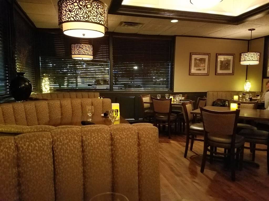 Leones | restaurant | 320 Cooley St, Springfield, MA 01128, USA | 4137834363 OR +1 413-783-4363