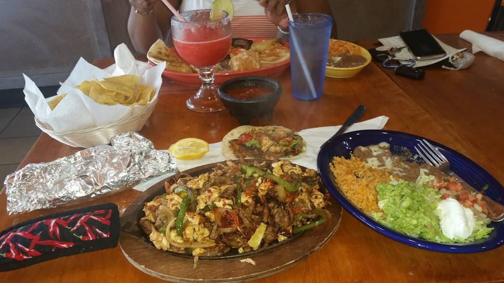 La Quesadilla Mexican Grill Crown Point | restaurant | 10761 Broadway, Crown Point, IN 46307, USA | 2192264540 OR +1 219-226-4540