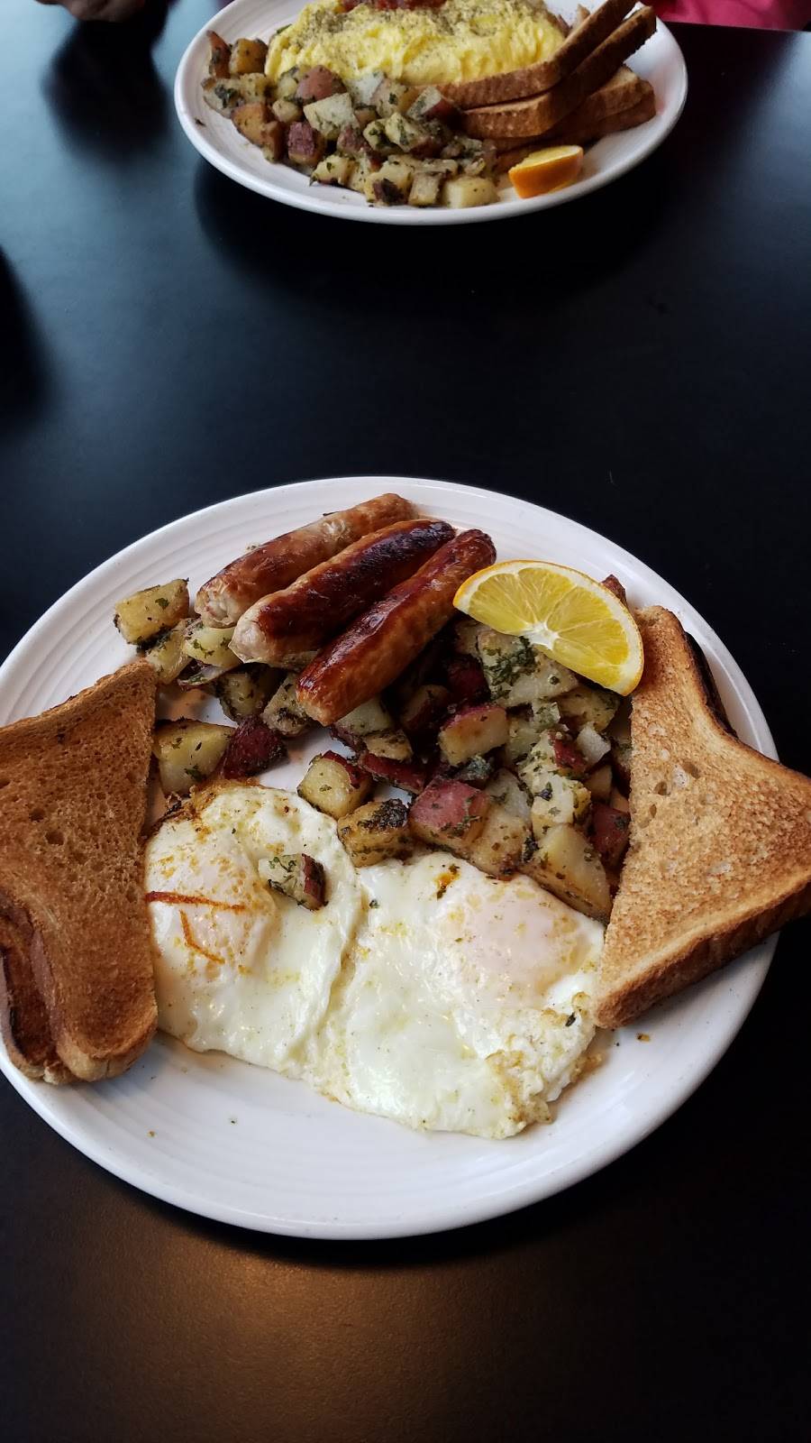 Squaretoes Restaurant | restaurant | 30 York St, Kennebunk, ME 04043, USA | 2079856636 OR +1 207-985-6636