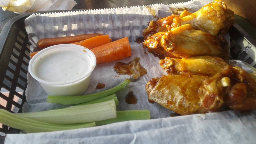 Tiki Bar Grill | restaurant | 508 S Main Ave, Minneola, FL 34715, USA | 3523942232 OR +1 352-394-2232