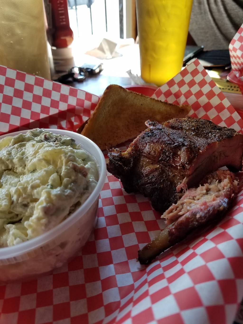 Lucky Lukes BBQ | restaurant | 1220 Garland Ave # 1, Fayetteville, AR 72703, USA | 4795217550 OR +1 479-521-7550