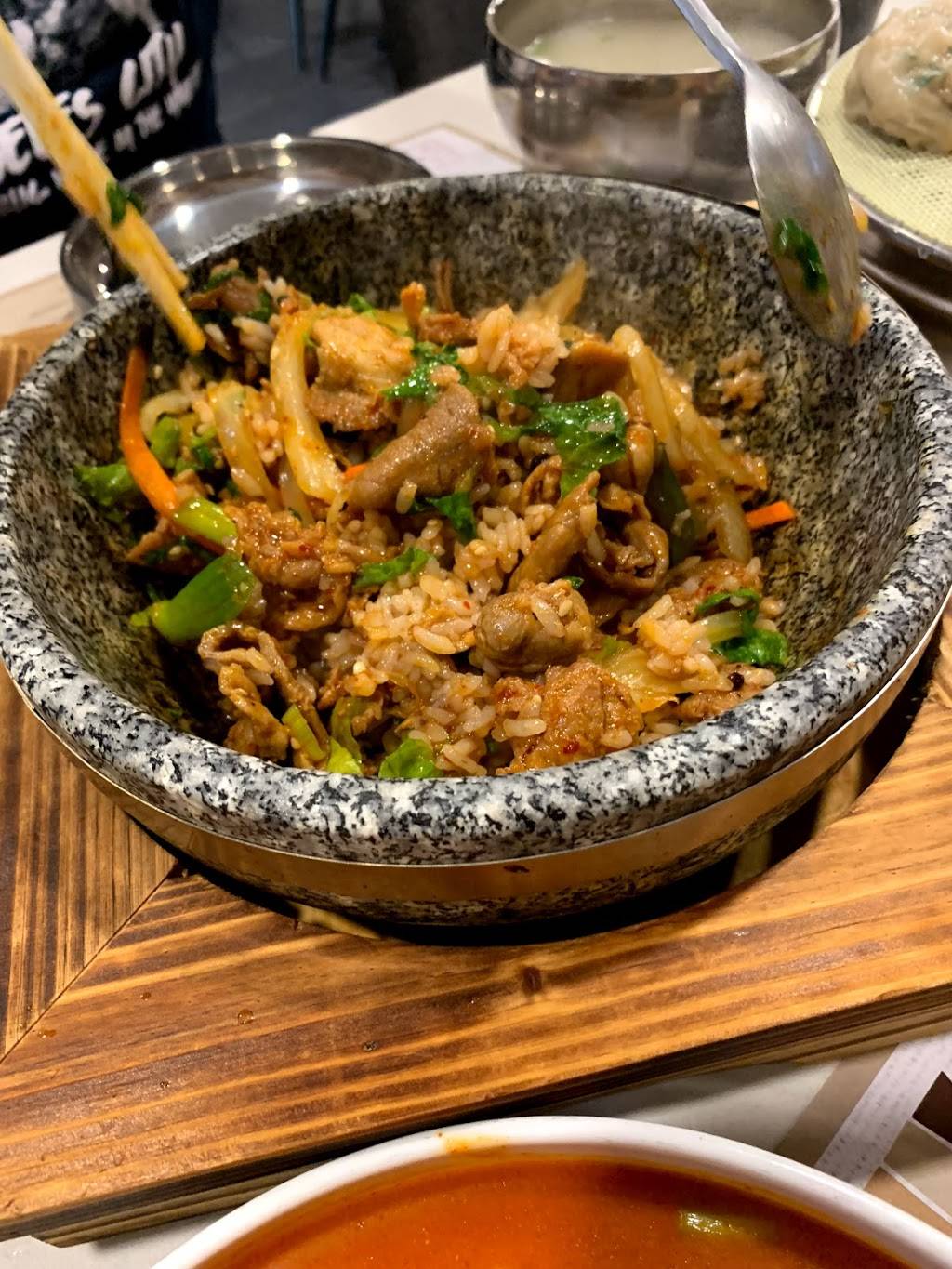 명동교자칼국수 MyeongdongGyoza Kalguksu | restaurant | 7117 Bathurst St #106, Thornhill, ON L4J 2J6, Canada | 9055973911 OR +1 905-597-3911