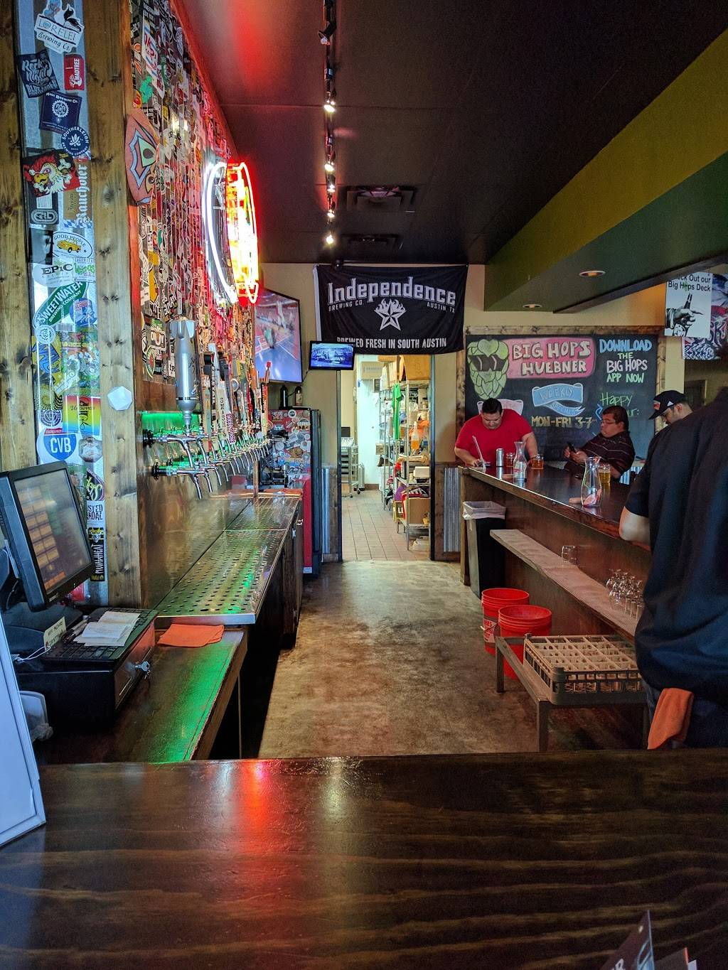 Big Hops | restaurant | 11224 Huebner Rd #204, San Antonio, TX 78230, USA | 2108779663 OR +1 210-877-9663