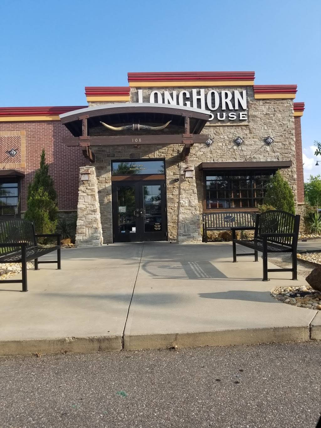 LongHorn Steakhouse | meal takeaway | 108 Marketplace Dr, Hampton, VA 23666, USA | 7578961100 OR +1 757-896-1100