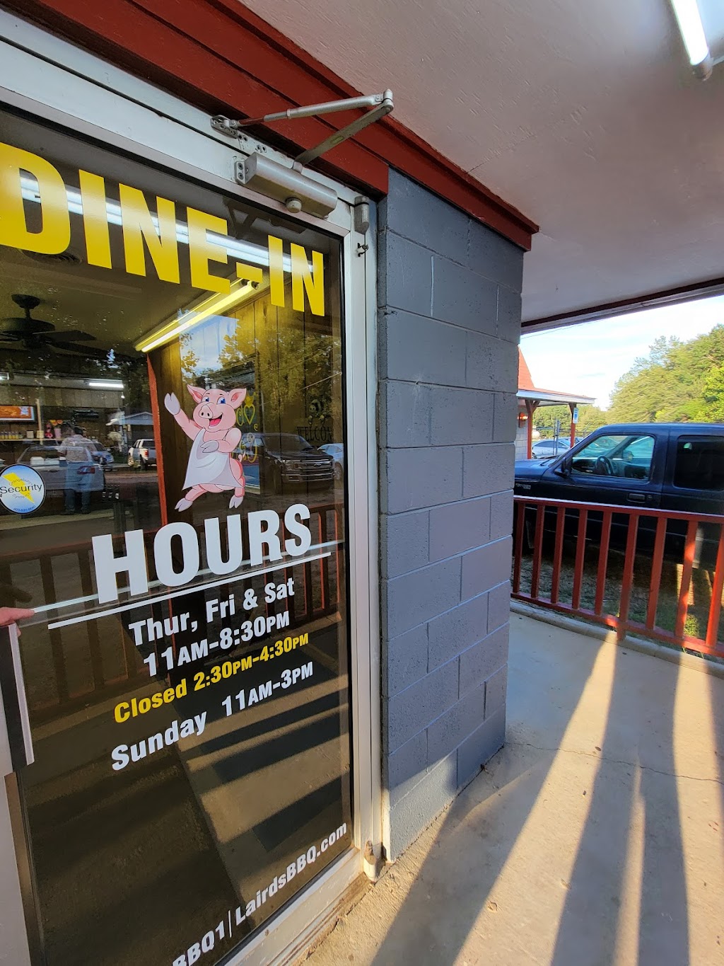 Lairds Bar-B-Q Pit | restaurant | 4827 Savannah Hwy, North, SC 29112, USA | 8032475121 OR +1 803-247-5121