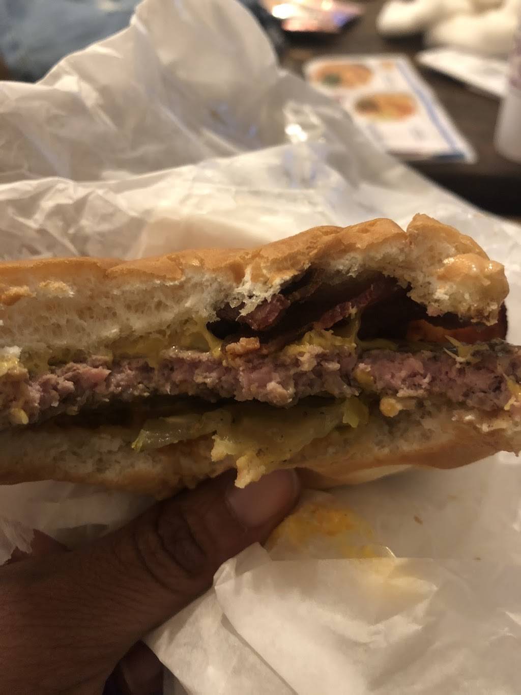 Dixie Queen | restaurant | 1472 E Shelby Dr, Memphis, TN 38116, USA | 9013378816 OR +1 901-337-8816