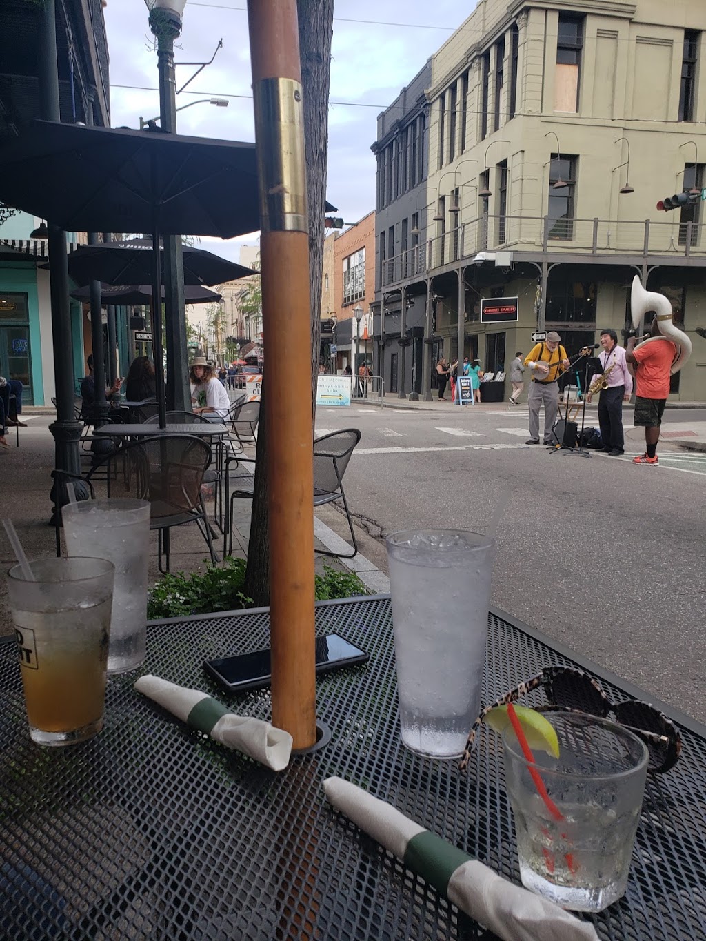 T.P. Crockmiers | restaurant | 250 Dauphin St, Mobile, AL 36602, USA | 2514761890 OR +1 251-476-1890