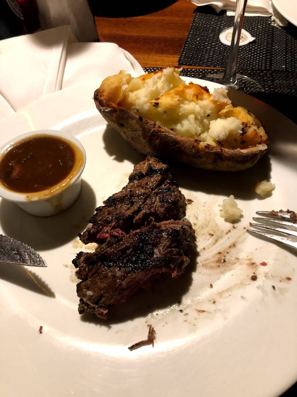 Charbois Rouge | restaurant | 1970 Rue Léonard-de-Vinci, Sainte-Julie, QC J3E 1Y8, Canada | 4509224400 OR +1 450-922-4400