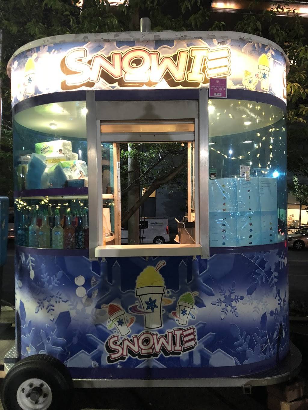 Silvias Snow Cones (SNOWIE) | restaurant | 5001 Columbia Pike, Arlington, VA 22204, USA | 7035976444 OR +1 703-597-6444