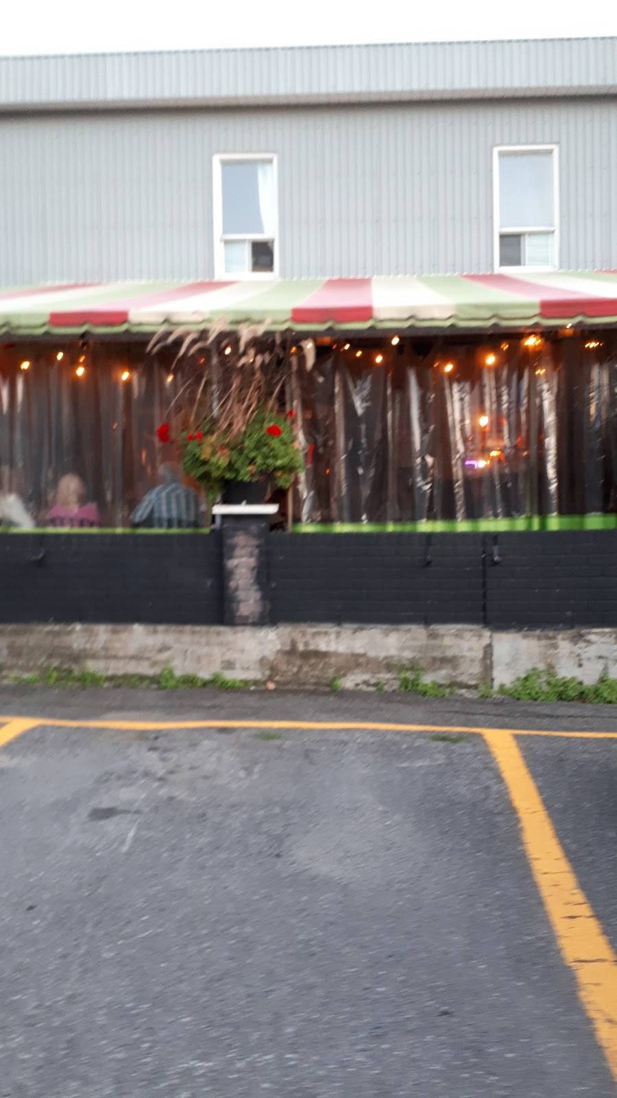 Resto-Bar La Galoche | restaurant | 1065 Rue du Marché, Acton Vale, QC J0H 1A0, Canada | 4505464011 OR +1 450-546-4011