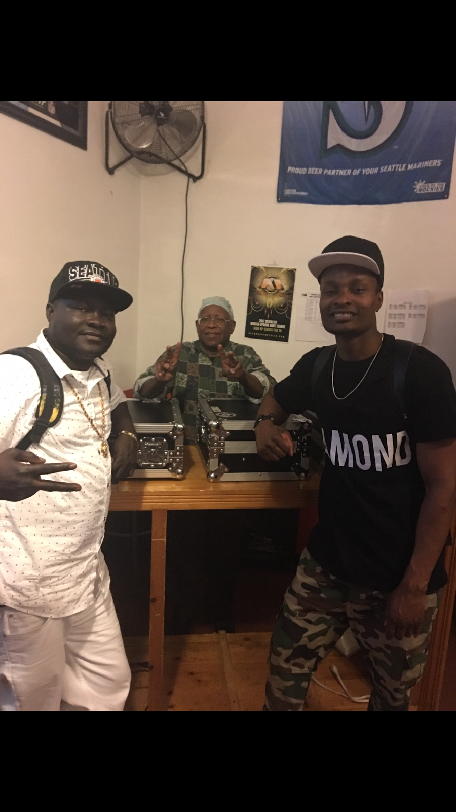 Souvannys Tavern | restaurant | 9501 Rainier Ave S, Seattle, WA 98118, USA | 2067602263 OR +1 206-760-2263