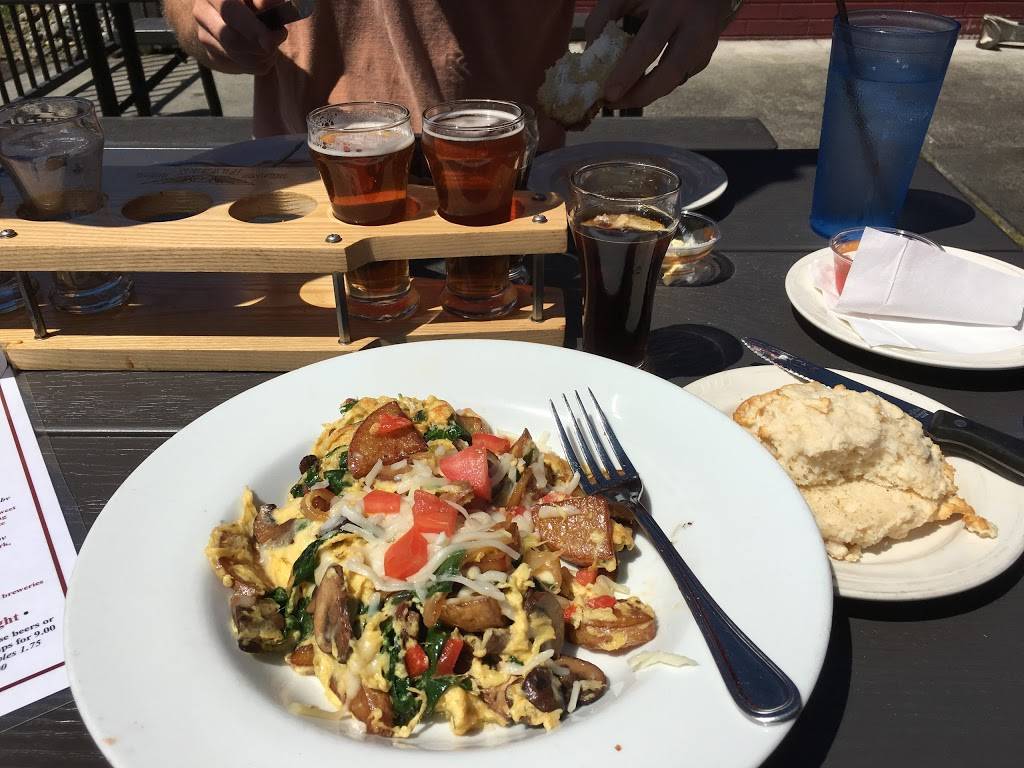 Flyers Restaurant and Brewery | restaurant | 32295 WA-20, Oak Harbor, WA 98277, USA | 3606755858 OR +1 360-675-5858