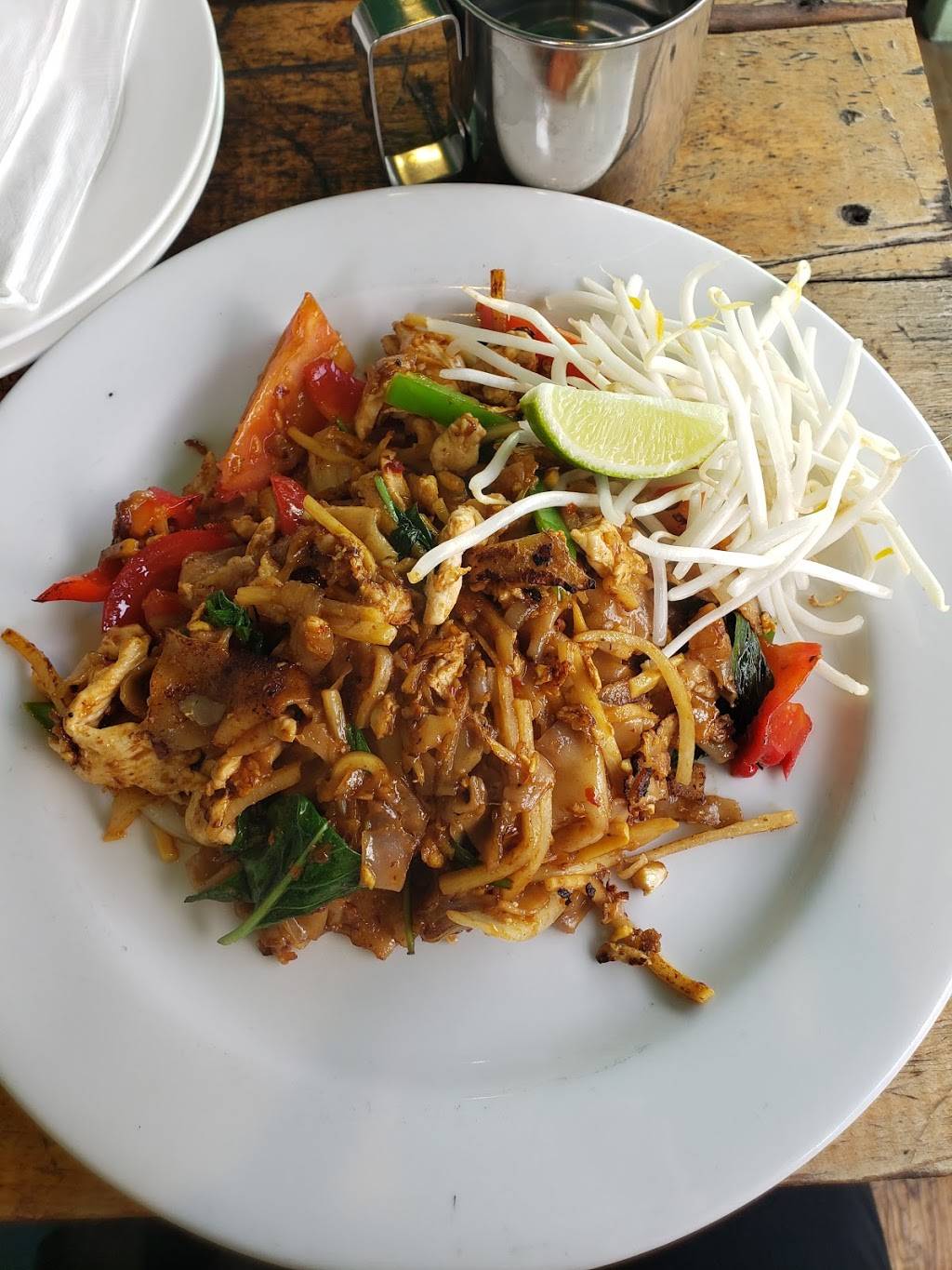 Thai Herbs Restaurant | restaurant | 7779 SW Capitol Hwy, Portland, OR 97219, USA | 5032461382 OR +1 503-246-1382