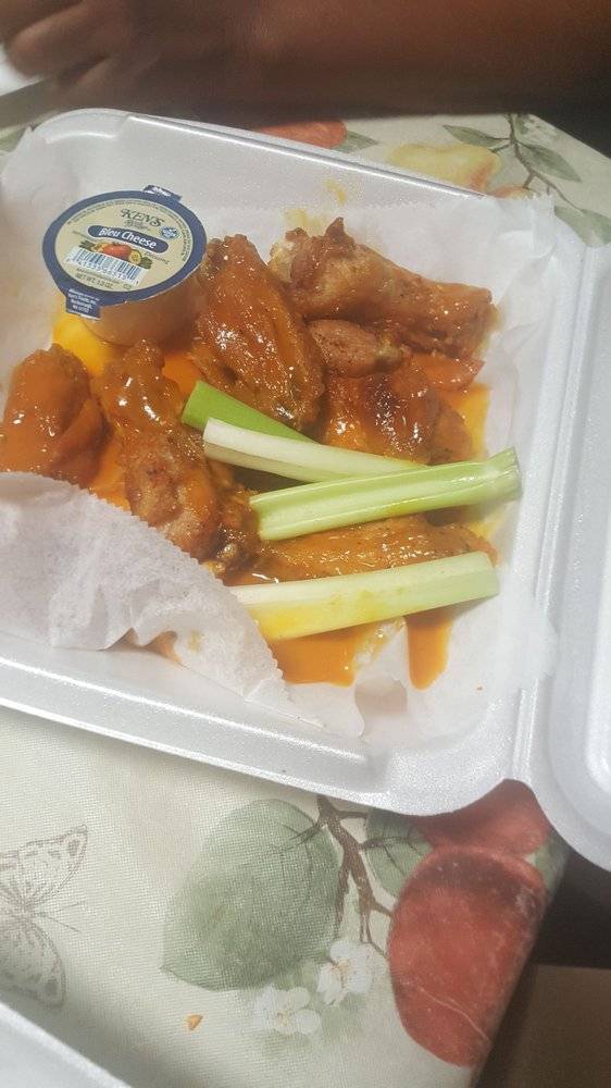 Quality Pizza | restaurant | 6438 Rising Sun Ave, Philadelphia, PA 19111, USA | 2157421107 OR +1 215-742-1107