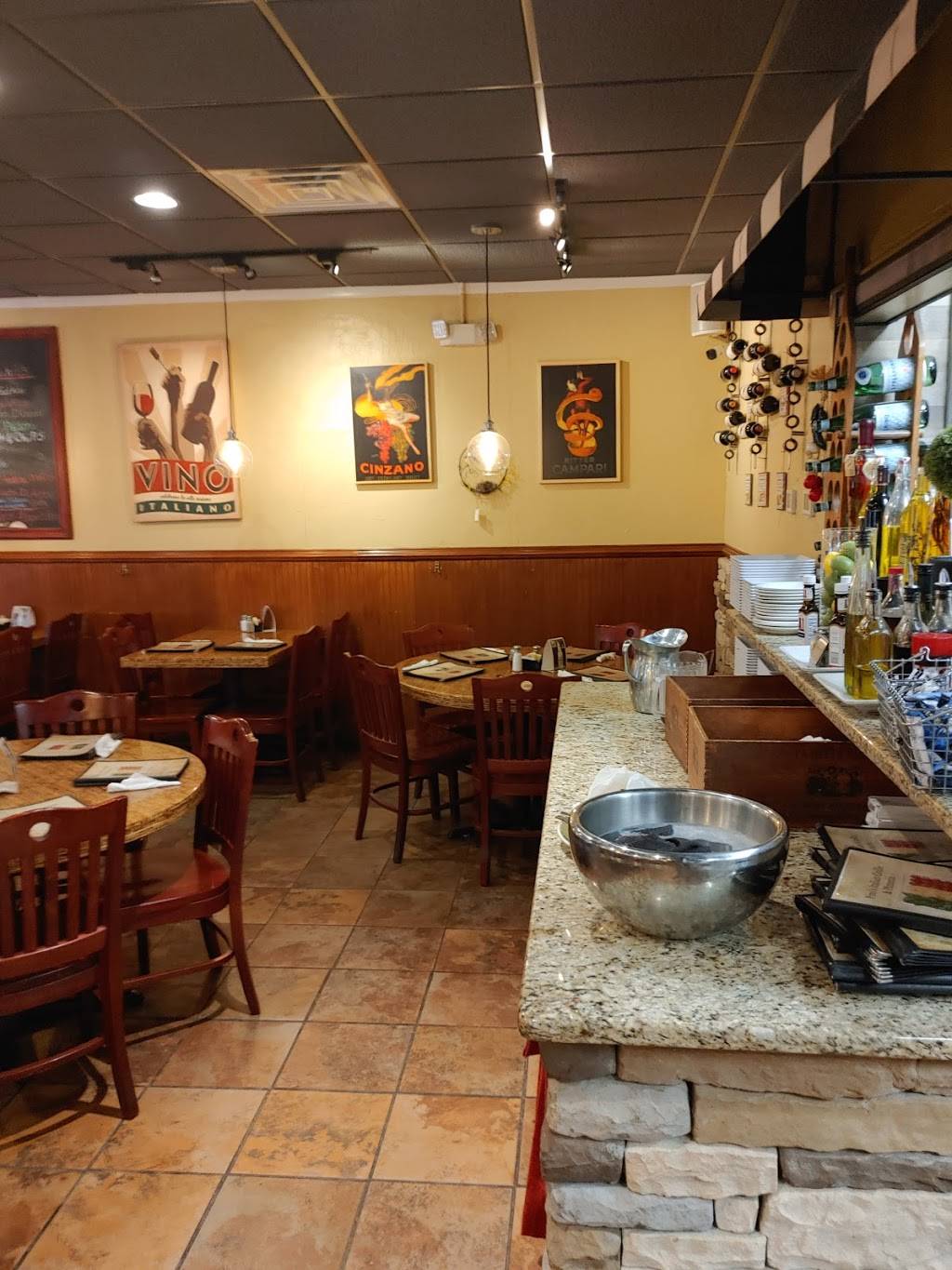 Pinos Italiano & Grill | restaurant | 15498 N James Madison Hwy, Dillwyn, VA 23936, USA | 4349832531 OR +1 434-983-2531